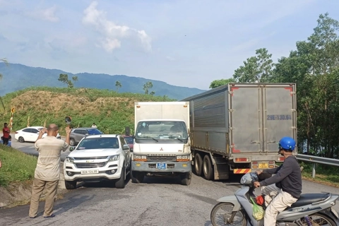 Nguy cơ tai nạn rình rập trên đèo Violak