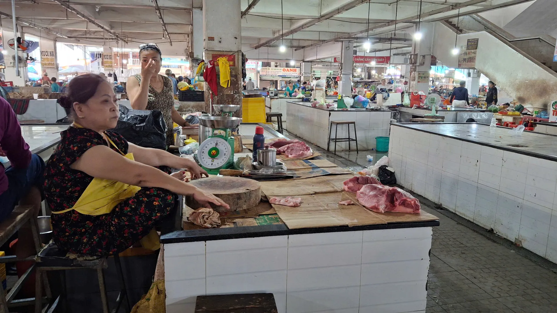 Dịch tả lợn châu Phi lan rộng, tiểu thương Quảng Ngãi buôn bán ế ẩm