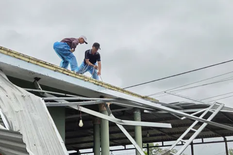 Quảng Ngãi vừa ứng phó bão 15, vừa khẩn trương khắc phục hậu quả mưa lũ