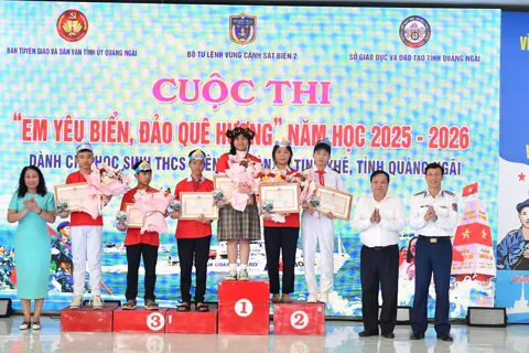 Quảng Ngãi: học sinh xã biển hào hứng tham gia cuộc thi “Em yêu biển, đảo quê hương”