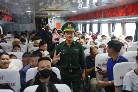 Trên chuyến tàu ngày cuối năm