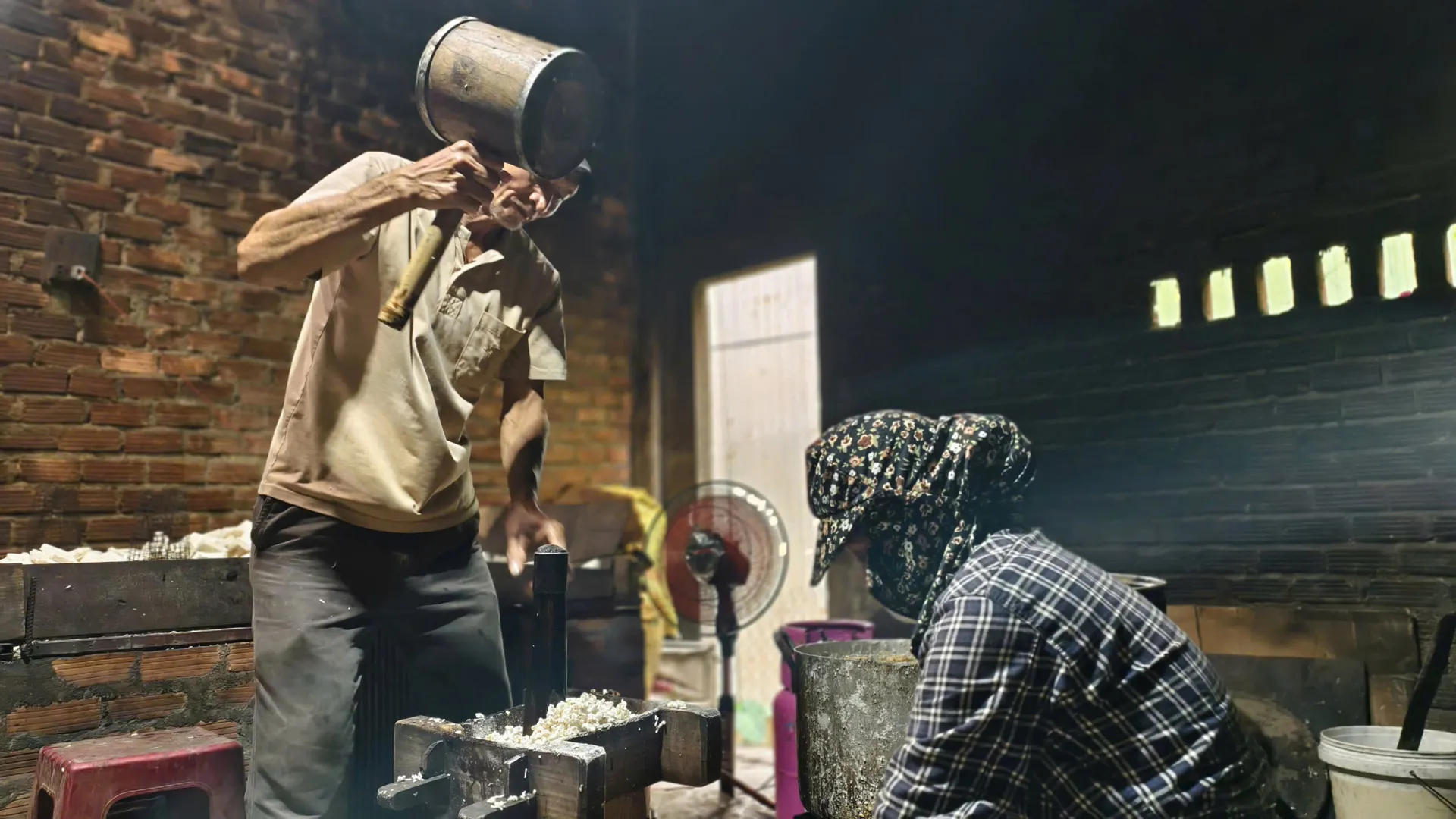 Quảng Ngãi: mộc mạc vị bánh nổ truyền thống
