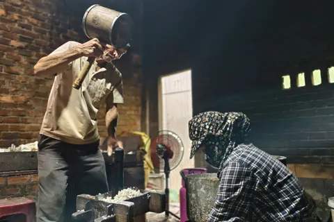 Quảng Ngãi: mộc mạc vị bánh nổ truyền thống
