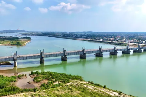 Cận cảnh công trình gần 1.500 tỷ đồng bắc ngang sông Trà Khúc 