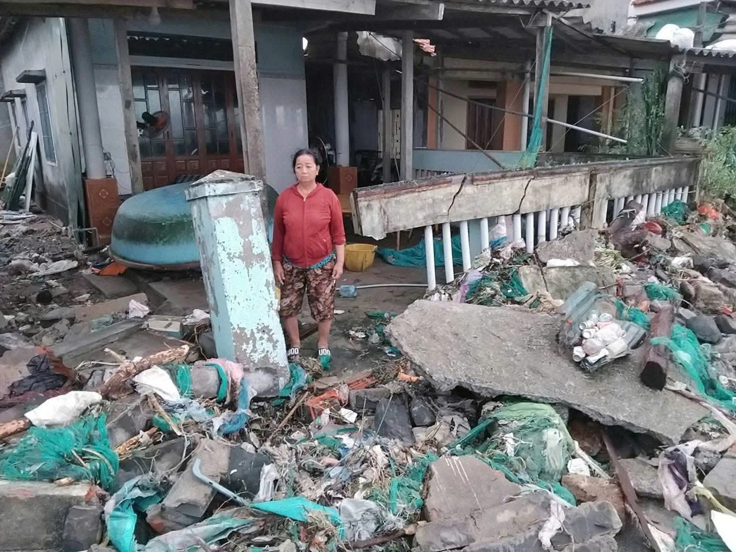 Quảng Ngãi: nhiều nơi tan hoang sau bão số 13