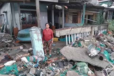 Quảng Ngãi: nhiều nơi tan hoang sau bão số 13