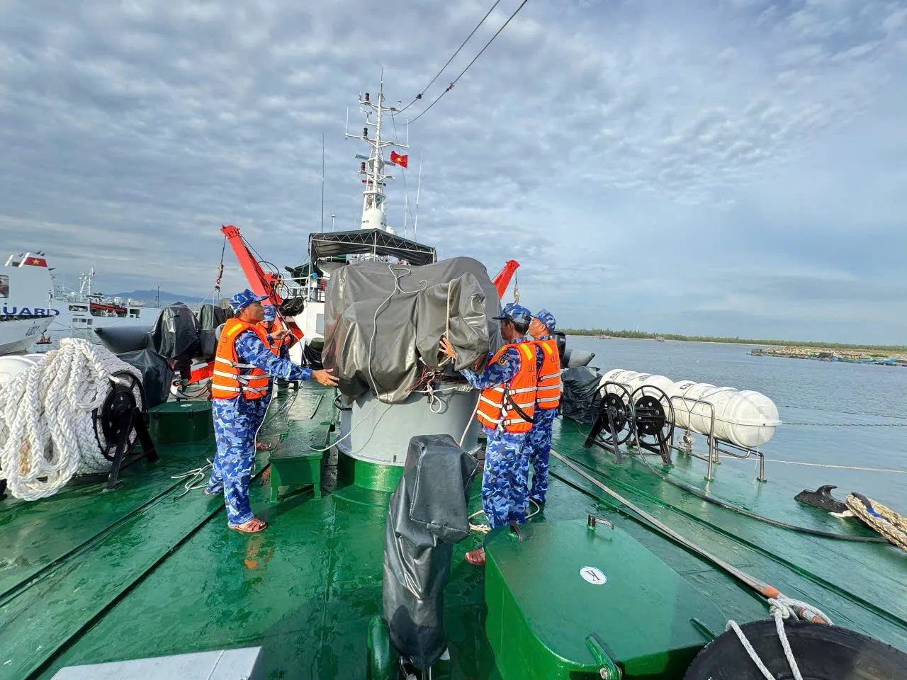 Bộ Tư lệnh Vùng Cảnh sát biển 2 chủ động ứng phó bão số 13