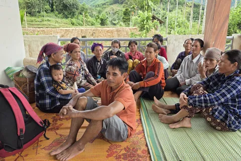 Cả làng rủ nhau “chạy trốn” sạt lở