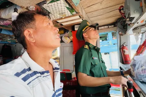 Ngư dân Quảng Ngãi ra khơi với “hồ sơ điện tử”