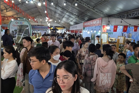 Người dân Quảng Ngãi nô nức đi Hội chợ Công Thương và OCOP