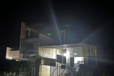Quảng Ngãi: 2 người bị chém giữa khu trọ, nghi do ghen tuông