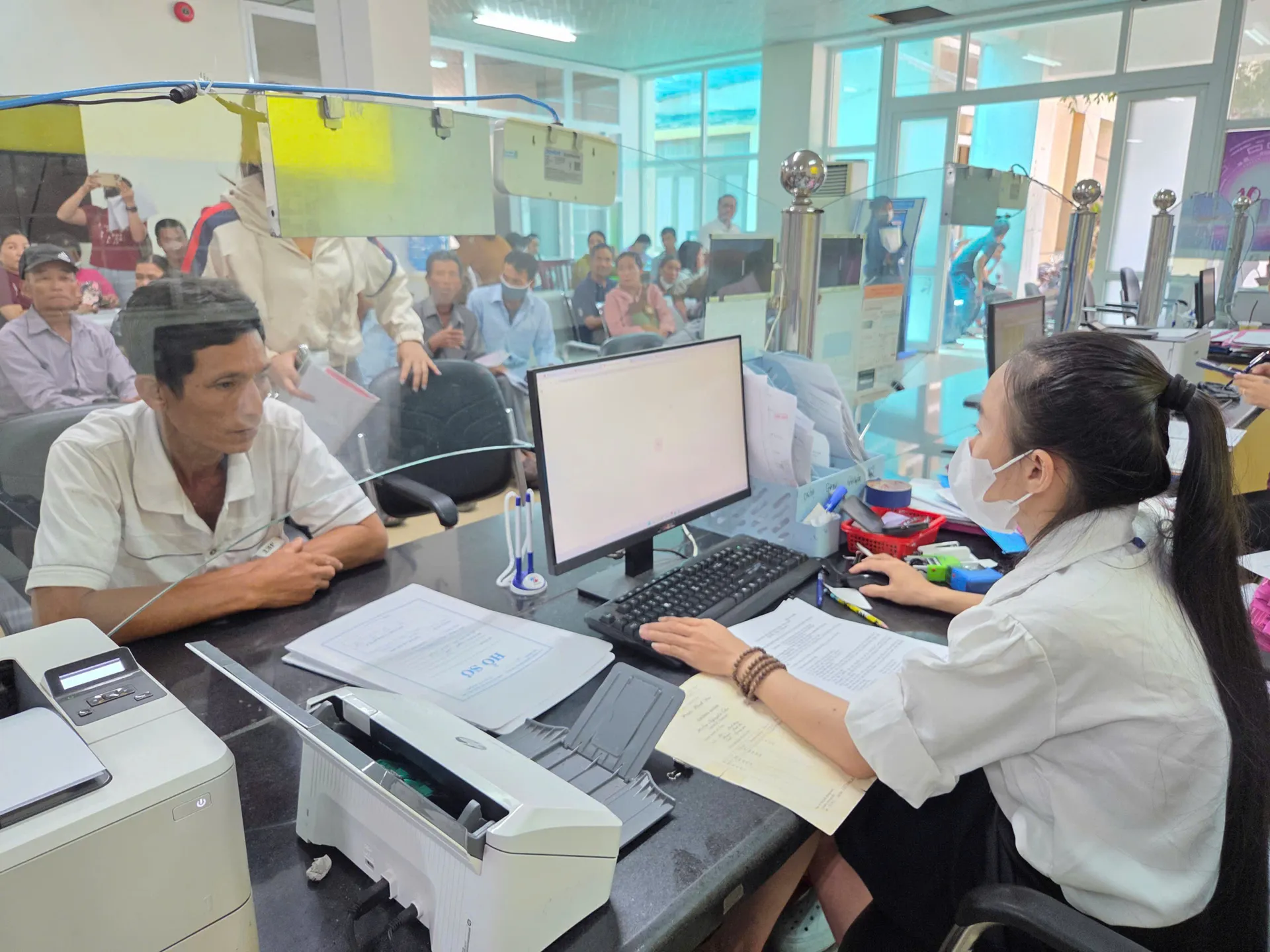 Ngày đầu vận hành thử nghiệm chính quyền địa phương 2 cấp ở Quảng Ngãi