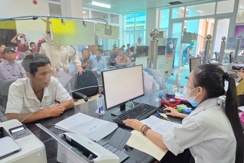 Ngày đầu vận hành thử nghiệm chính quyền địa phương 2 cấp ở Quảng Ngãi