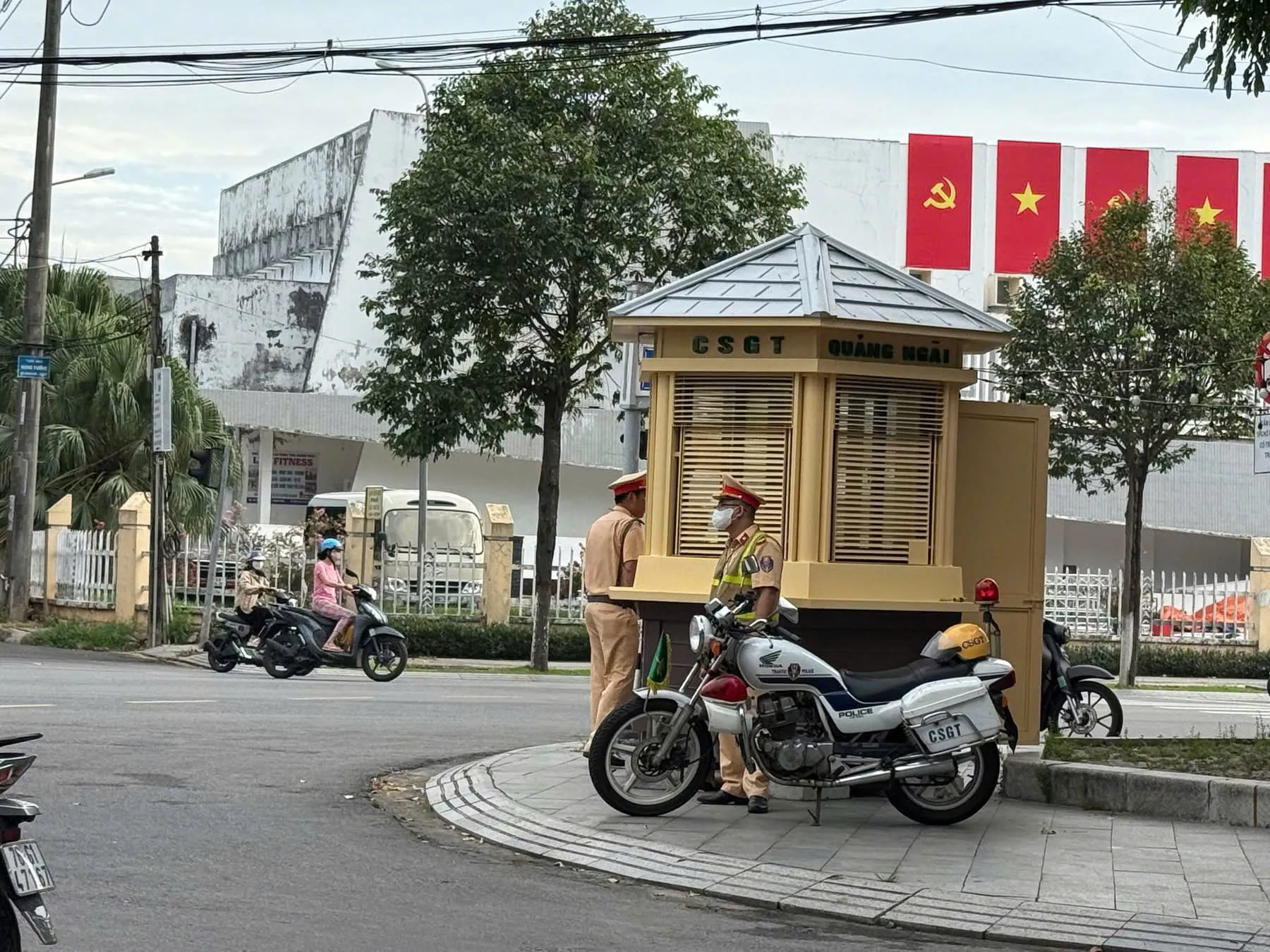 Quảng Ngãi: trang bị bốt gác cho cảnh sát giao thông làm nhiệm vụ