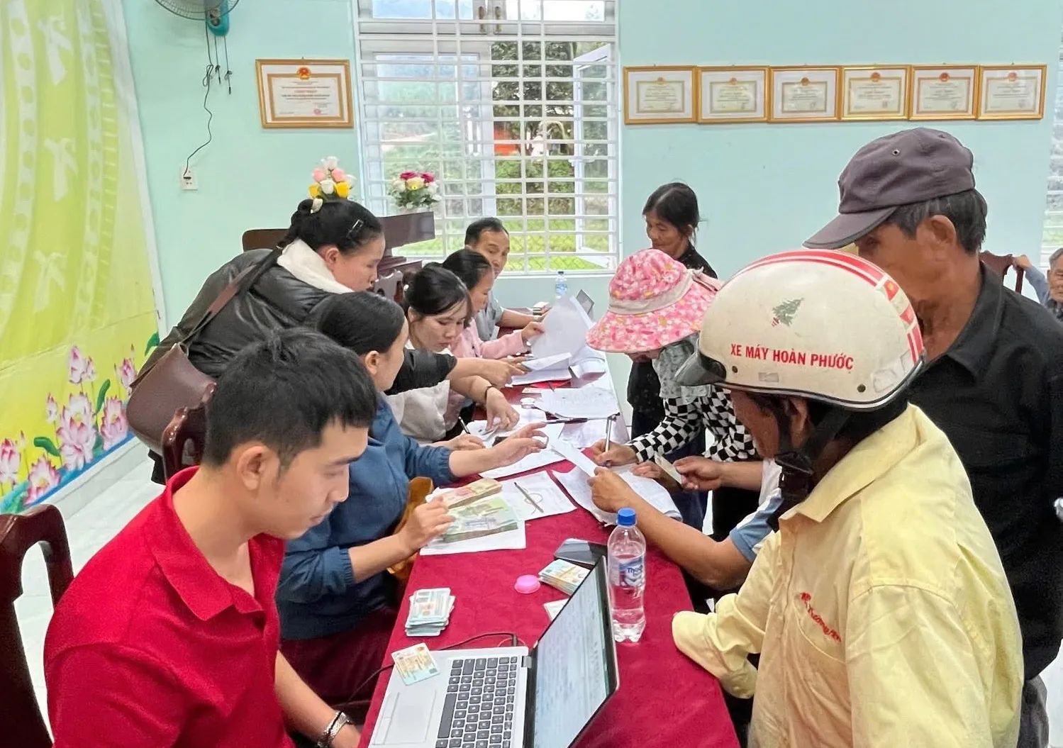 Quảng Ngãi tập trung chi trả quà Tết, bảo đảm đến tận tay người thụ hưởng