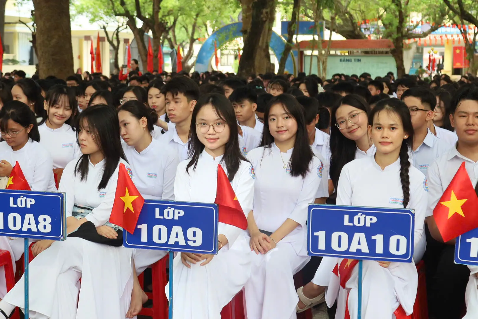 Gần 445.000 học sinh Quảng Ngãi bước vào năm học mới 