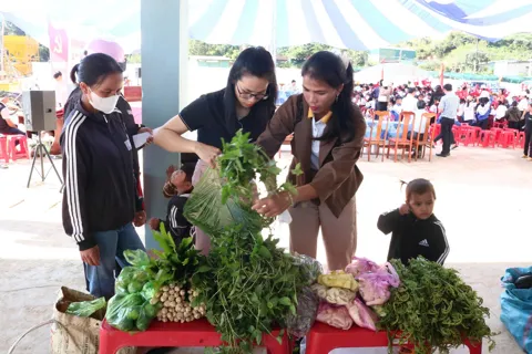 Quảng Ngãi: nhiều hoạt động ý nghĩa tại phiên chợ “0 đồng và có đồng”