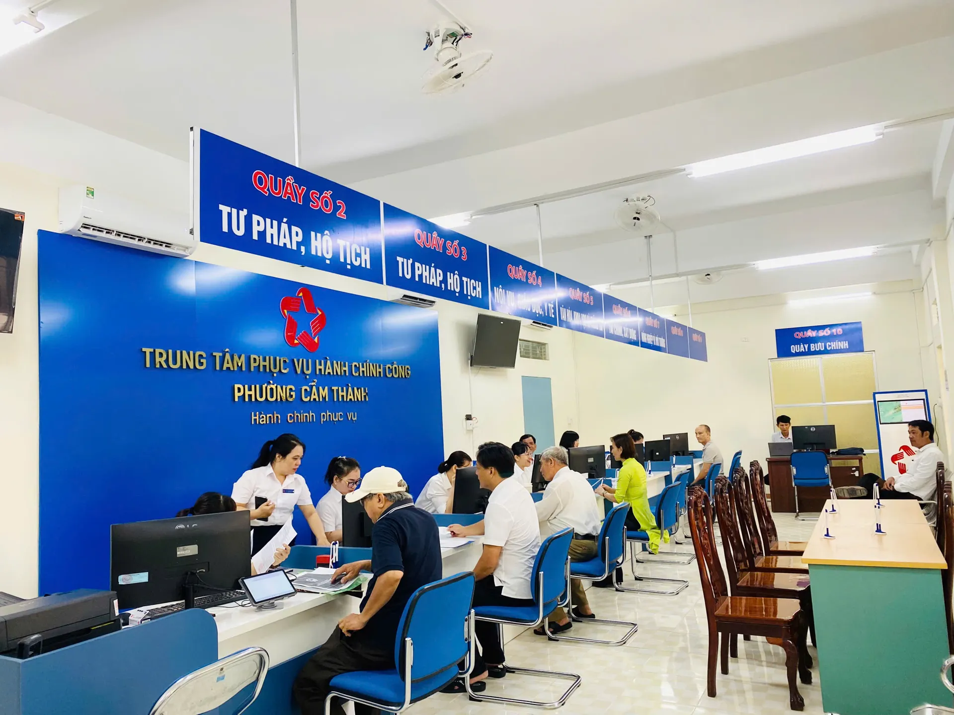Ngày đầu vận hành chính quyền 2 cấp: Quảng Ngãi vào guồng ổn định