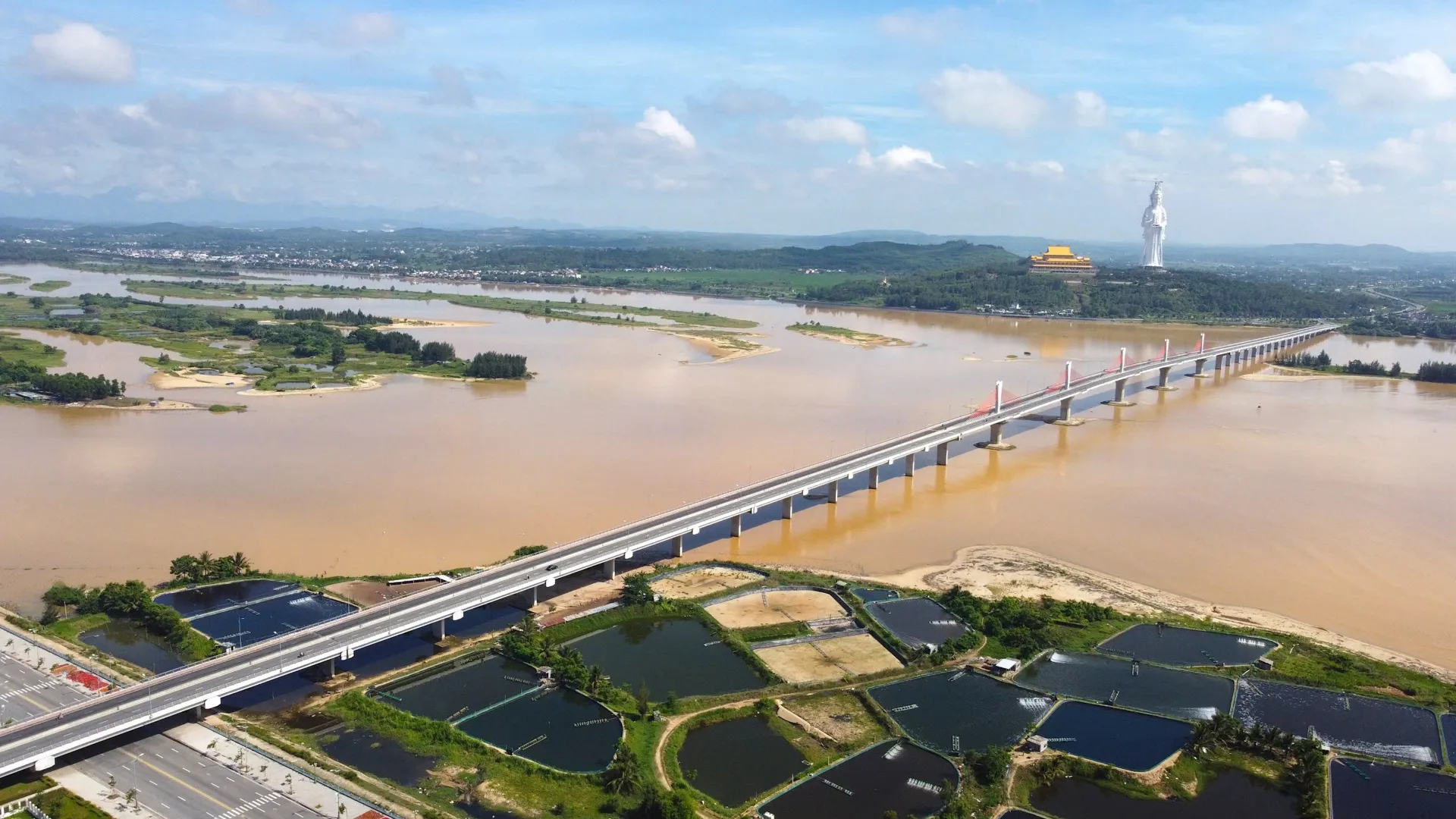 Ngắm những cung đường hướng biển đẹp nhất của Quảng Ngãi