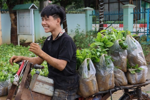 Tu Mơ Rông gieo “mầm xanh” trong ngày Đại hội Đảng bộ