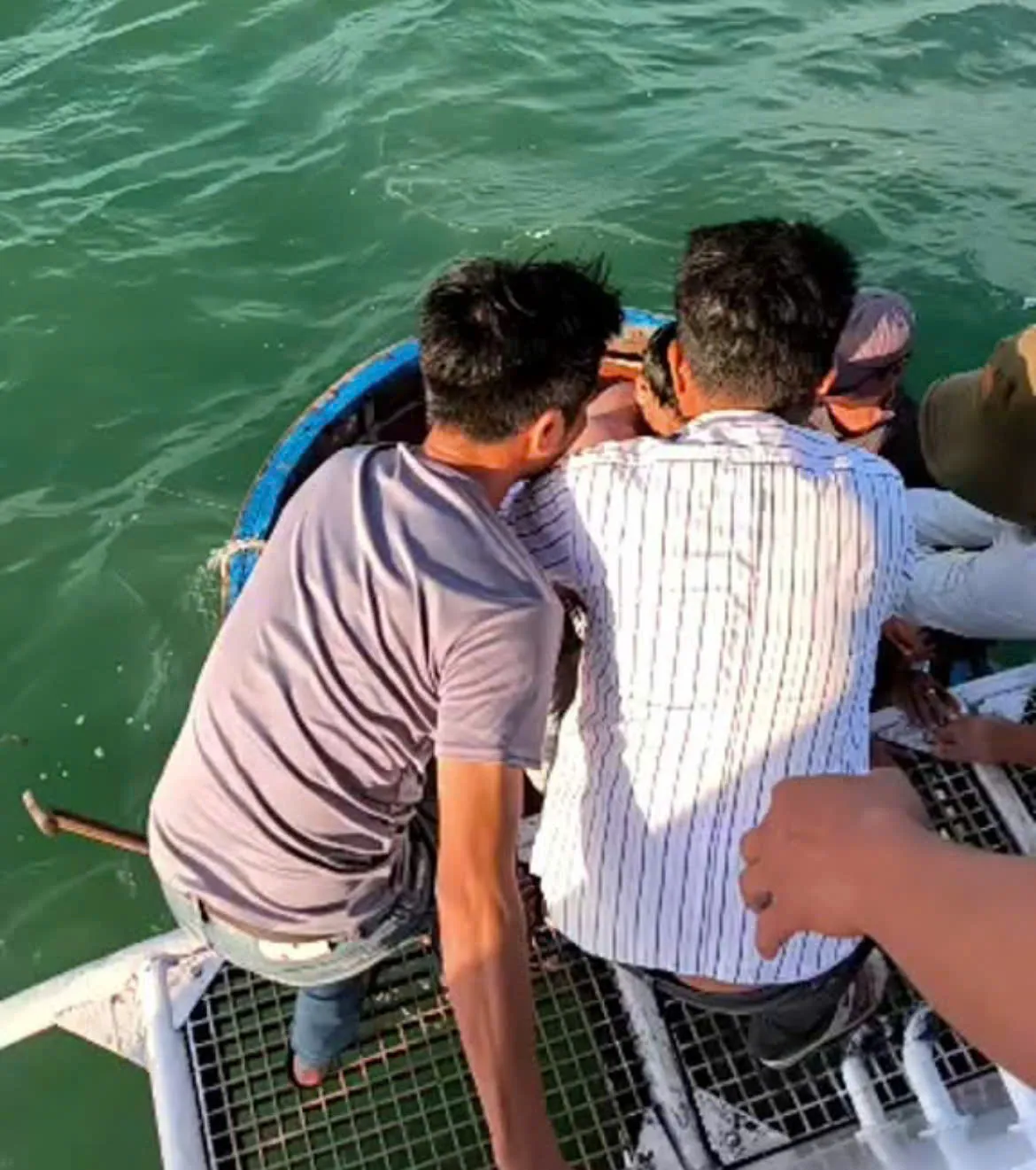 3 người sống sót thần kỳ sau hơn 2 ngày mất tích trên biển