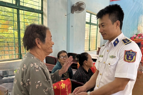 Cảnh sát biển tổ chức nhiều hoạt động ý nghĩa ở Quảng Ngãi 