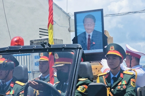 Đưa linh cữu nguyên Chủ tịch nước Trần Đức Lương về quê nhà