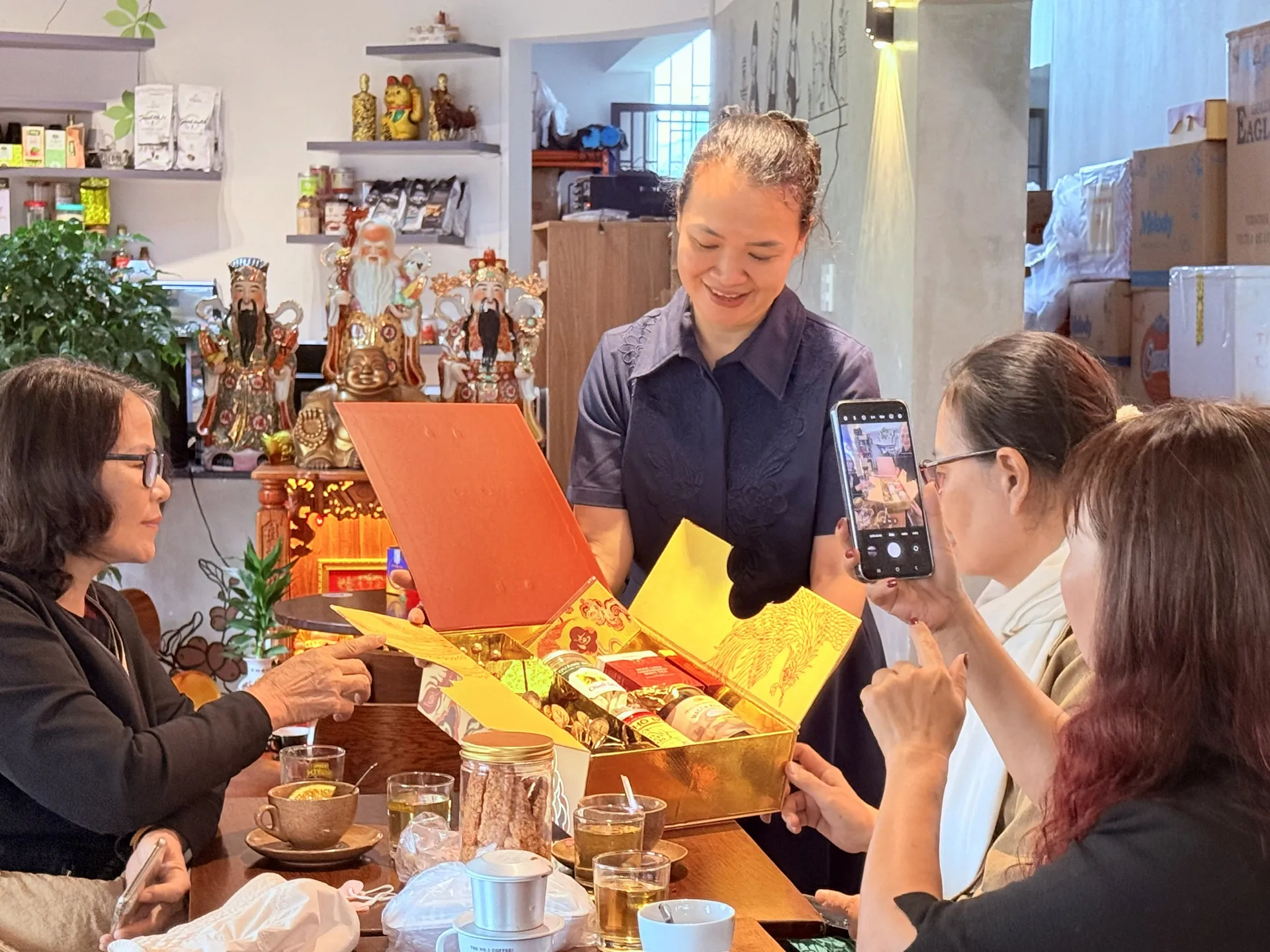 Thị trường quà Tết 2026 ở Quảng Ngãi: hàng OCOP “lên ngôi”