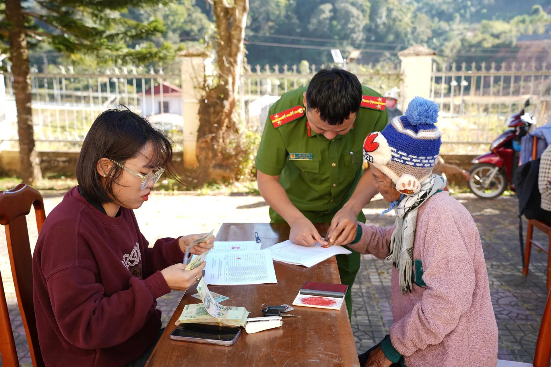 Quảng Ngãi chăm lo người có công dịp Đại hội XIV và Tết Nguyên đán