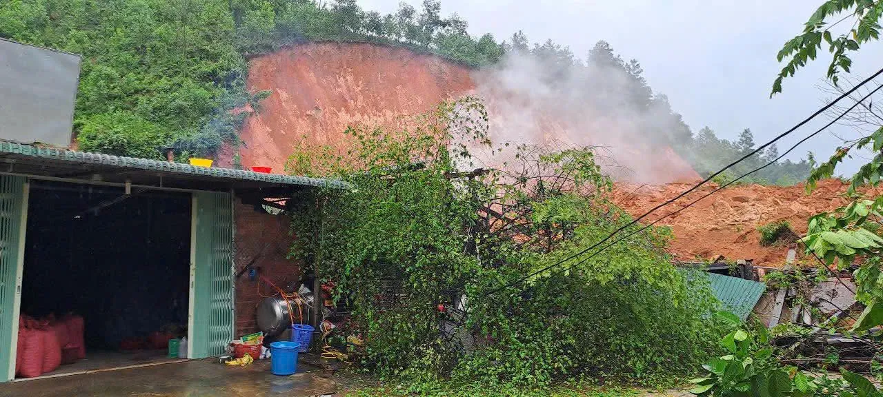 Sạt lở bủa vây miền núi Quảng Ngãi