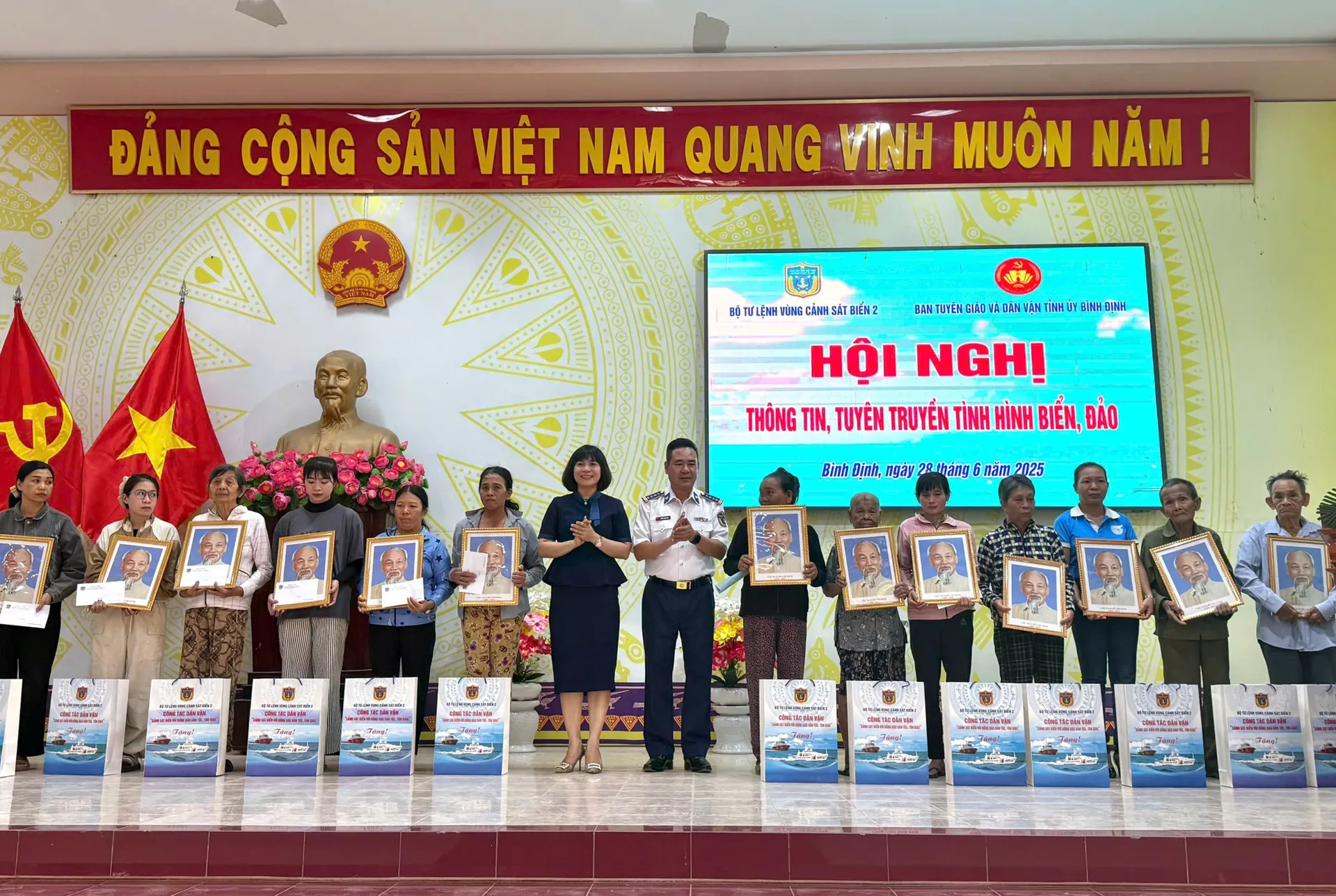Lan tỏa pháp luật biển, đảo đến với đồng bào dân tộc, tôn giáo