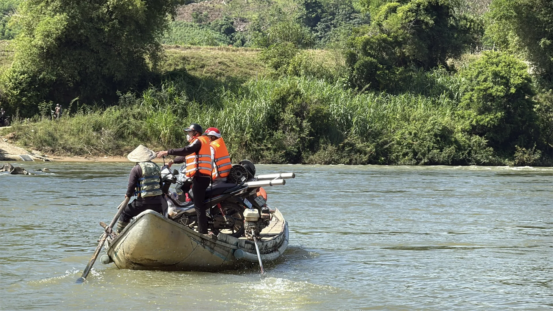 Quảng Ngãi siết chặt an toàn đường thủy mùa mưa bão