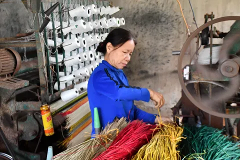 Quảng Ngãi: làng chiếu truyền thống hối hả vào vụ Tết