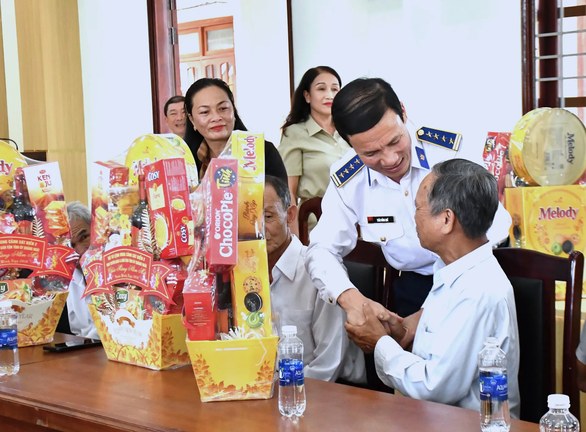 Vùng Cảnh sát biển 2 tri ân Mẹ Việt Nam anh hùng, gia đình chính sách tại Quảng Ngãi