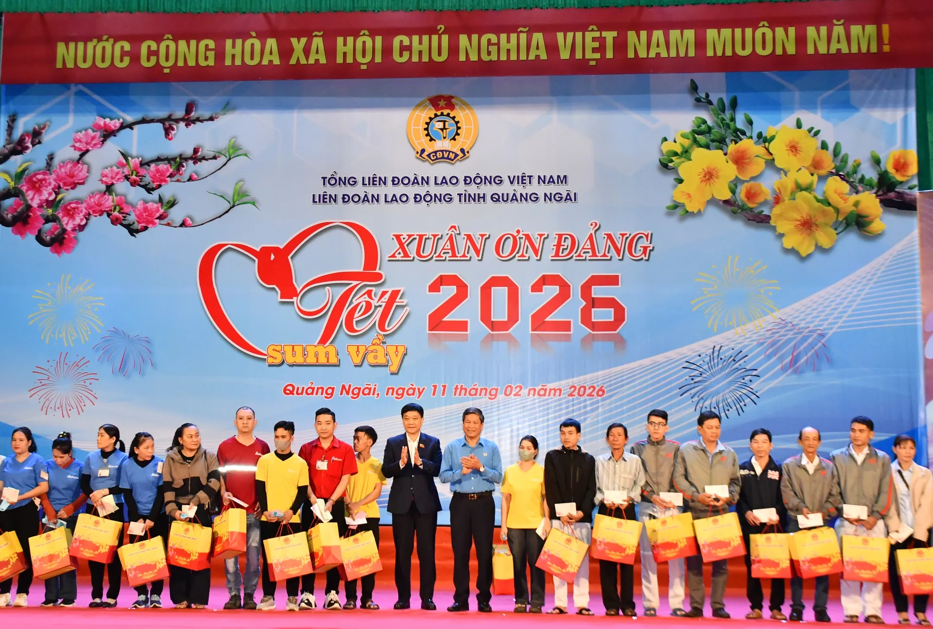 Ấm áp Chương trình “Tết Sum vầy – Xuân ơn Đảng” tại Quảng Ngãi
