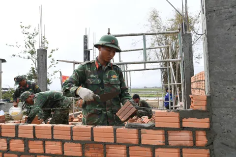 Hành quân về phía Nhân dân