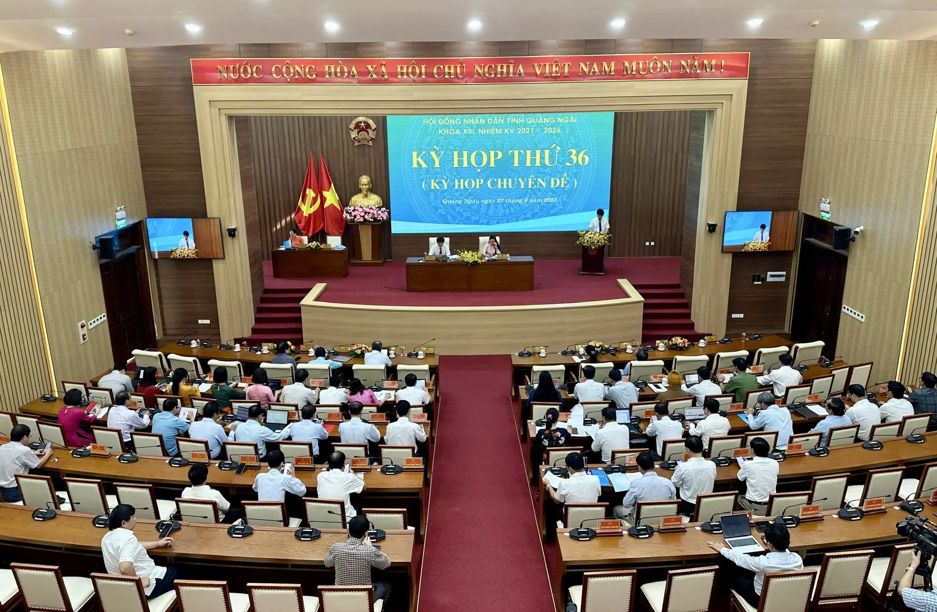 HĐND Quảng Ngãi họp kỳ cuối trước khi nhập tỉnh, thông qua nhiều nghị quyết cấp thiết
