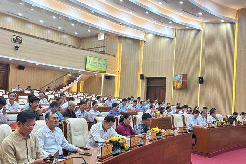 Quảng Ngãi sẽ đưa nhiều cán bộ từ tỉnh, từ huyện về xã công tác