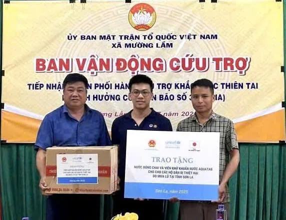 UNICEF cứu trợ người dân vùng lũ Nghệ An, Sơn La