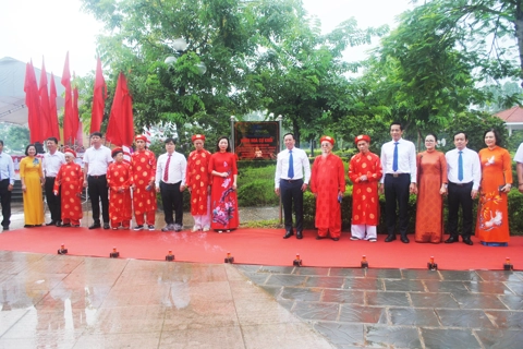 Phường Long Biên gắn biển các công trình phục vụ dân sinh dịp kỷ niệm 80 năm Quốc khánh