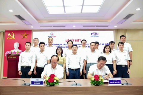 EVNHANOI hợp tác triển khai mạng lưới hạ tầng trạm sạc cho xe điện
