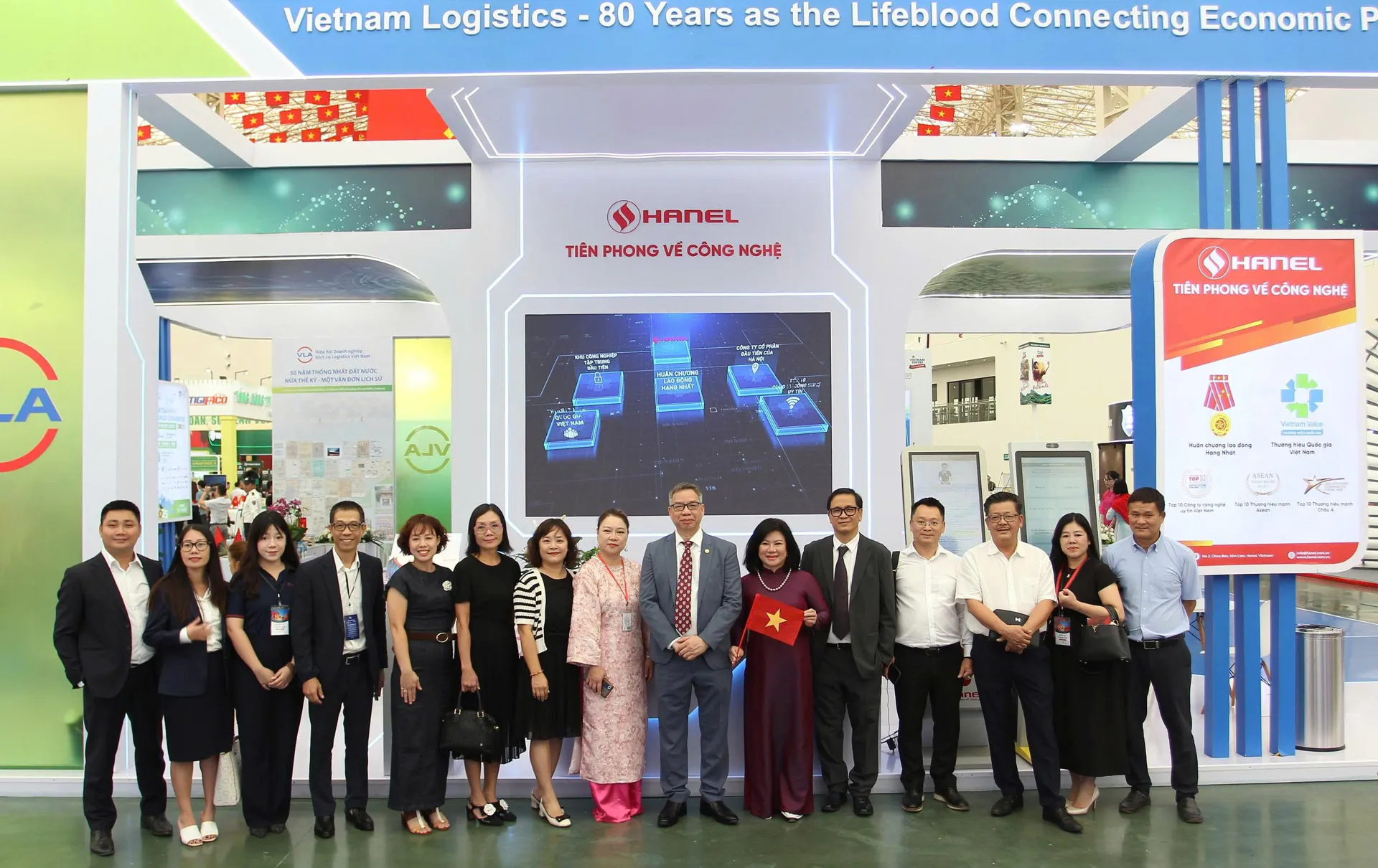 Gian hàng HANEL tại Triển lãm thành tựu 80 năm thu hút đông đảo khách tham quan