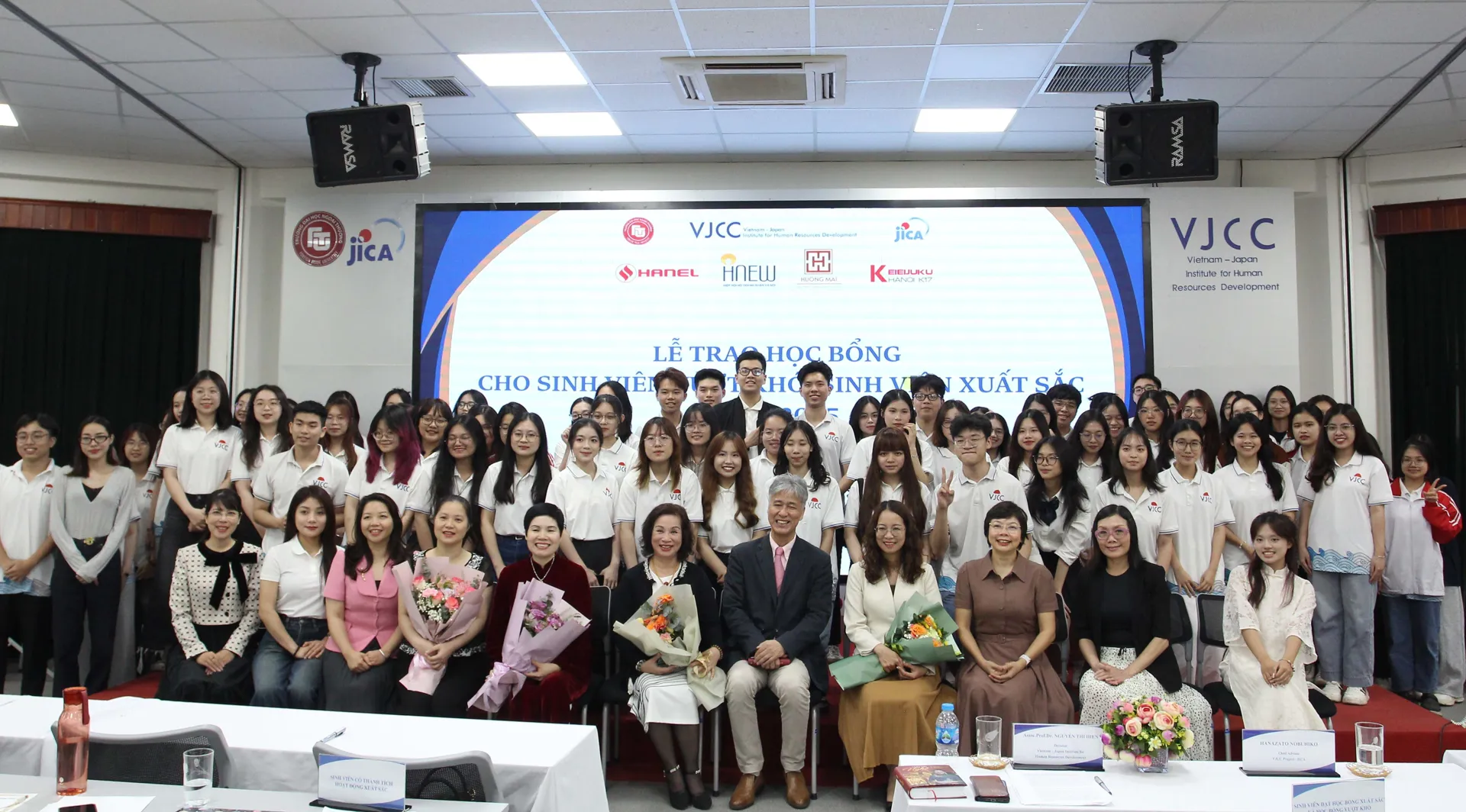HANEL tài trợ học bổng cho sinh viên Viện phát triển nguồn nhân lực Việt - Nhật
