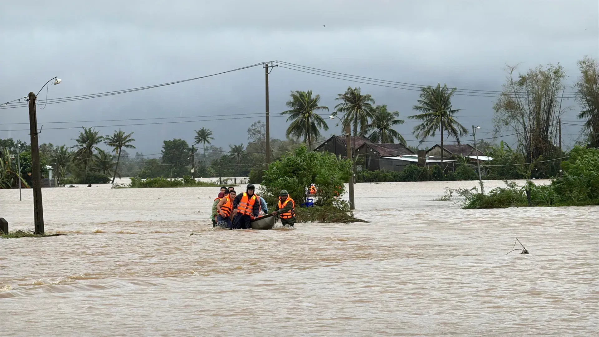 Tình dân tộc, nghĩa đồng bào