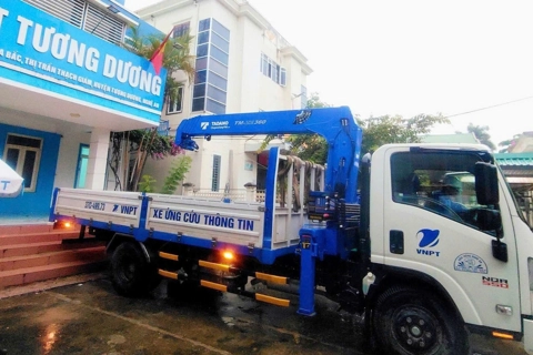 Người VNPT "vượt lũ, giữ sóng", hỗ trợ vận chuyển nhu yếu phẩm cho vùng lũ