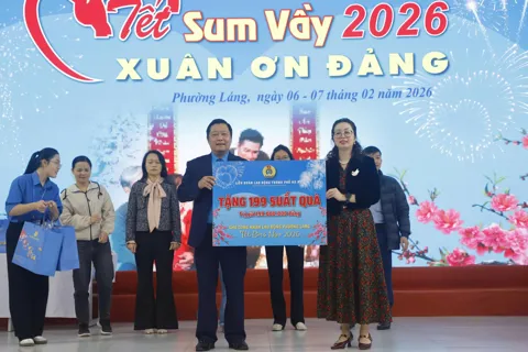 Sôi nổi, ấm áp “Tết sum vầy – Xuân ơn Đảng” phường Láng