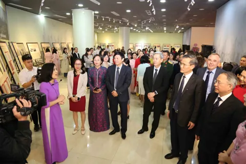 Giới thiệu hơn 100 tư liệu, tài liệu lưu trữ tại triển lãm hợp tác hữu nghị Việt Nam - Trung Quốc
