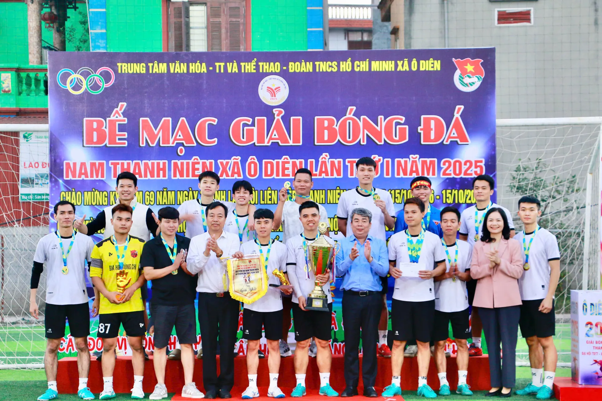 Đội bóng FC Hạ Mỗ 1 vô địch Giải bóng đá nam thanh niên xã Ô Diên lần thứ I năm 2025
