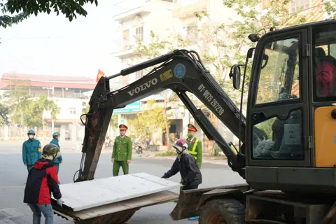 Xã Liên Minh ra quân xử lý vi phạm trật tự đô thị, xây dựng