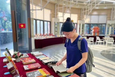 Trưng bày hơn 300 tư liệu sách, báo “Hà Nội – Ngày trở về”